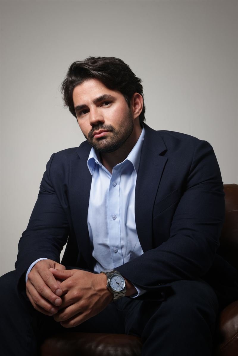 Retrato do Dr. Felipe Carega, médico, de terno